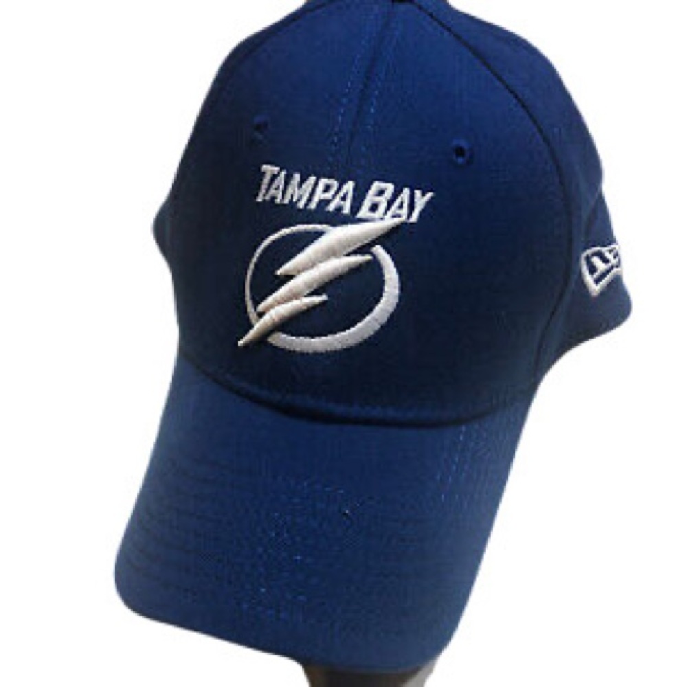 New Era Tampa Bay Lightning Hat in Blue, size Medium/Large